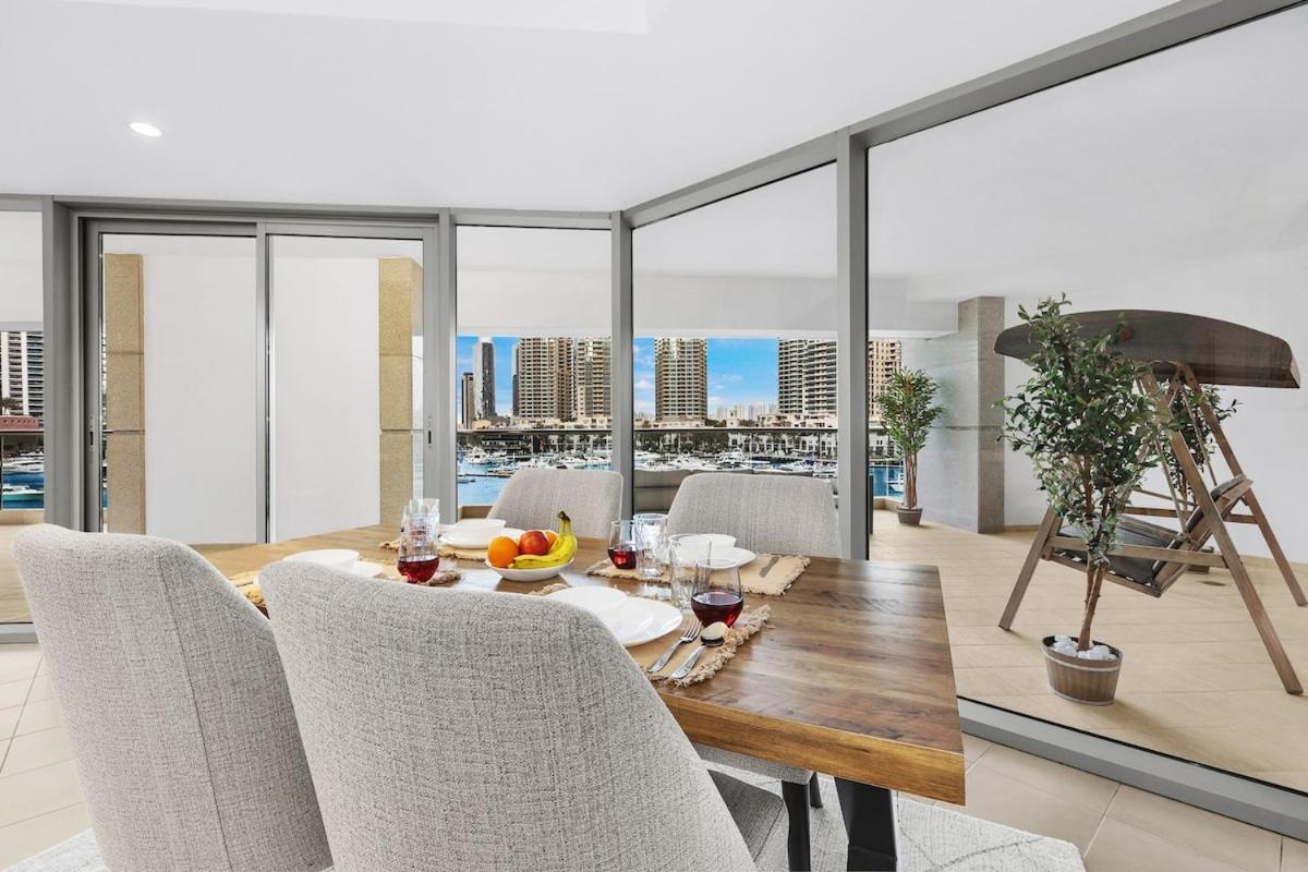 First Class 1br Inviting Marina Views * Dubai