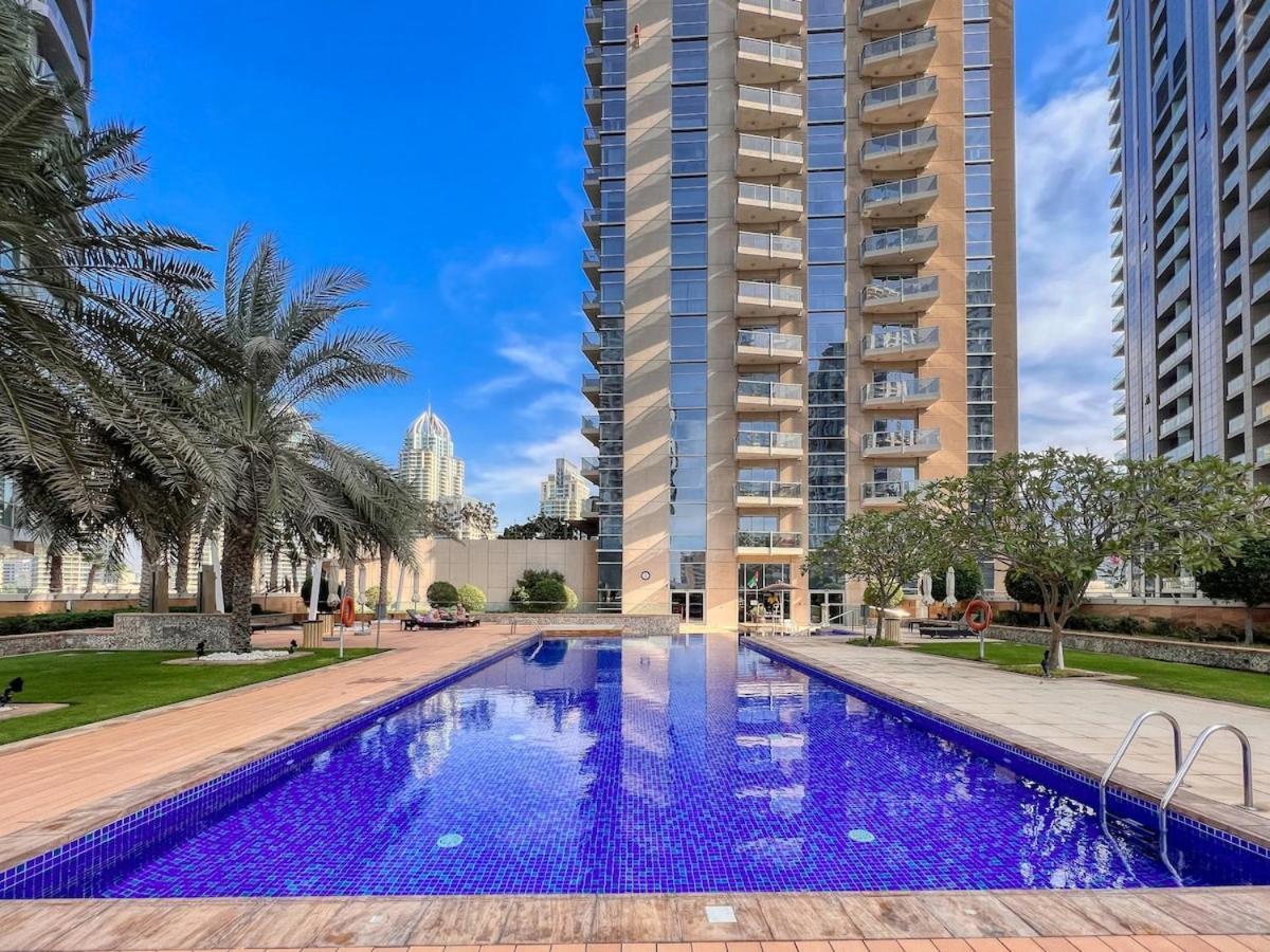 First Class 1br Inviting Marina Views