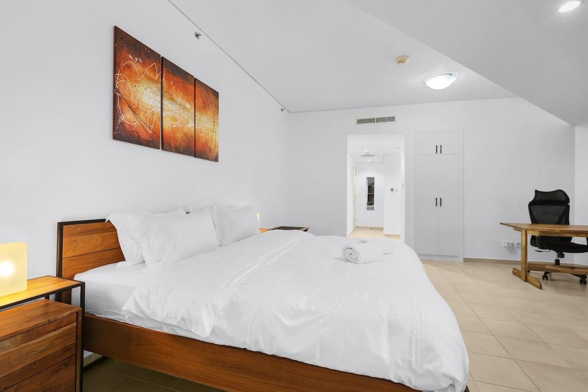 Apartment First Class 1br Inviting Marina Views