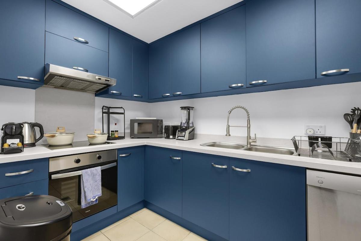First Class 1br Inviting Marina Views Apartment *