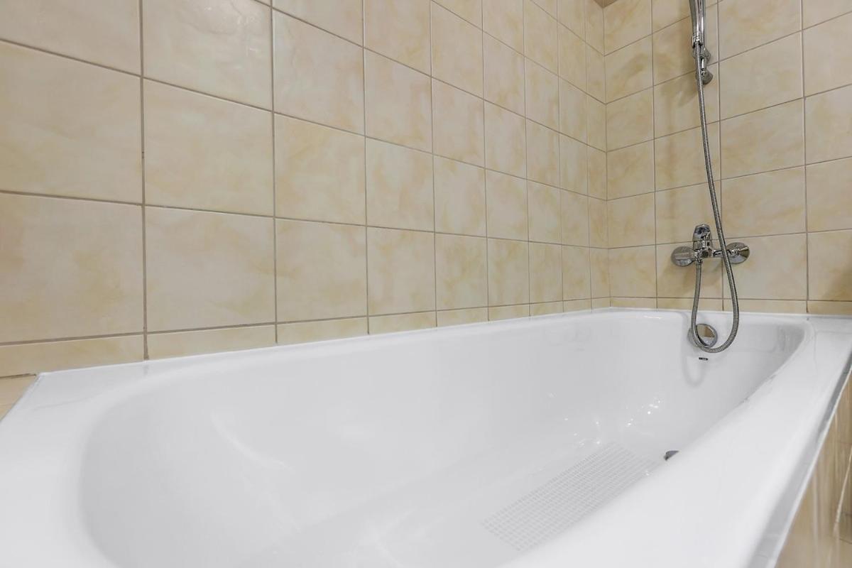 Apartment First Class 1br Inviting Marina Views *