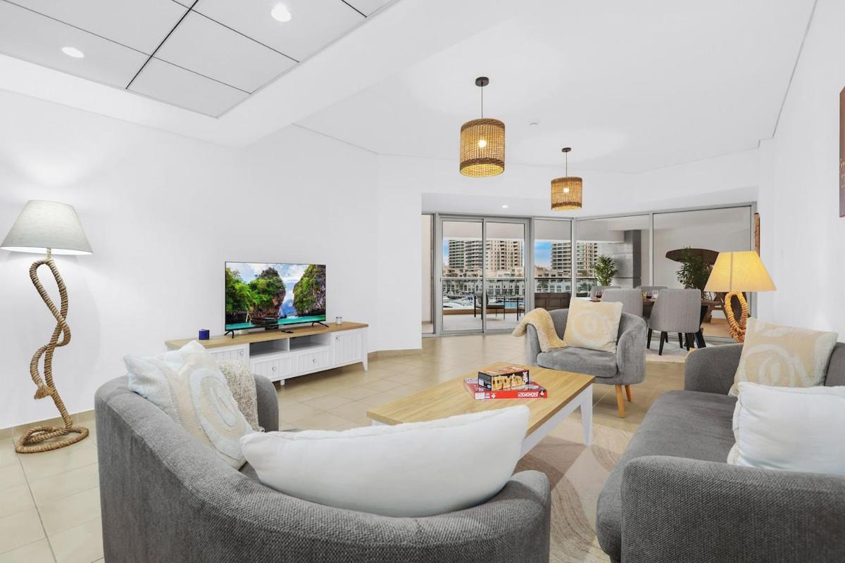 First Class 1br Inviting Marina Views Dubai