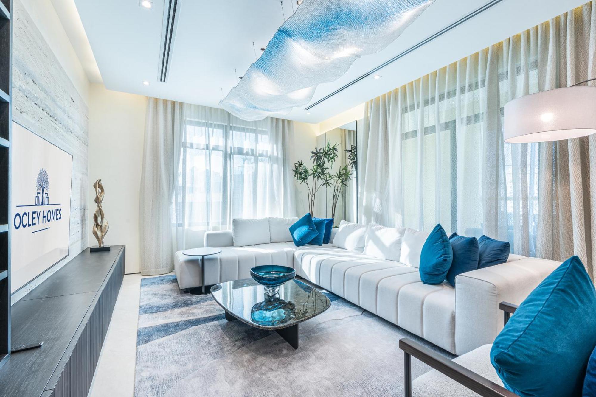 Incredible Palm Next To Mall With Access * Dubai