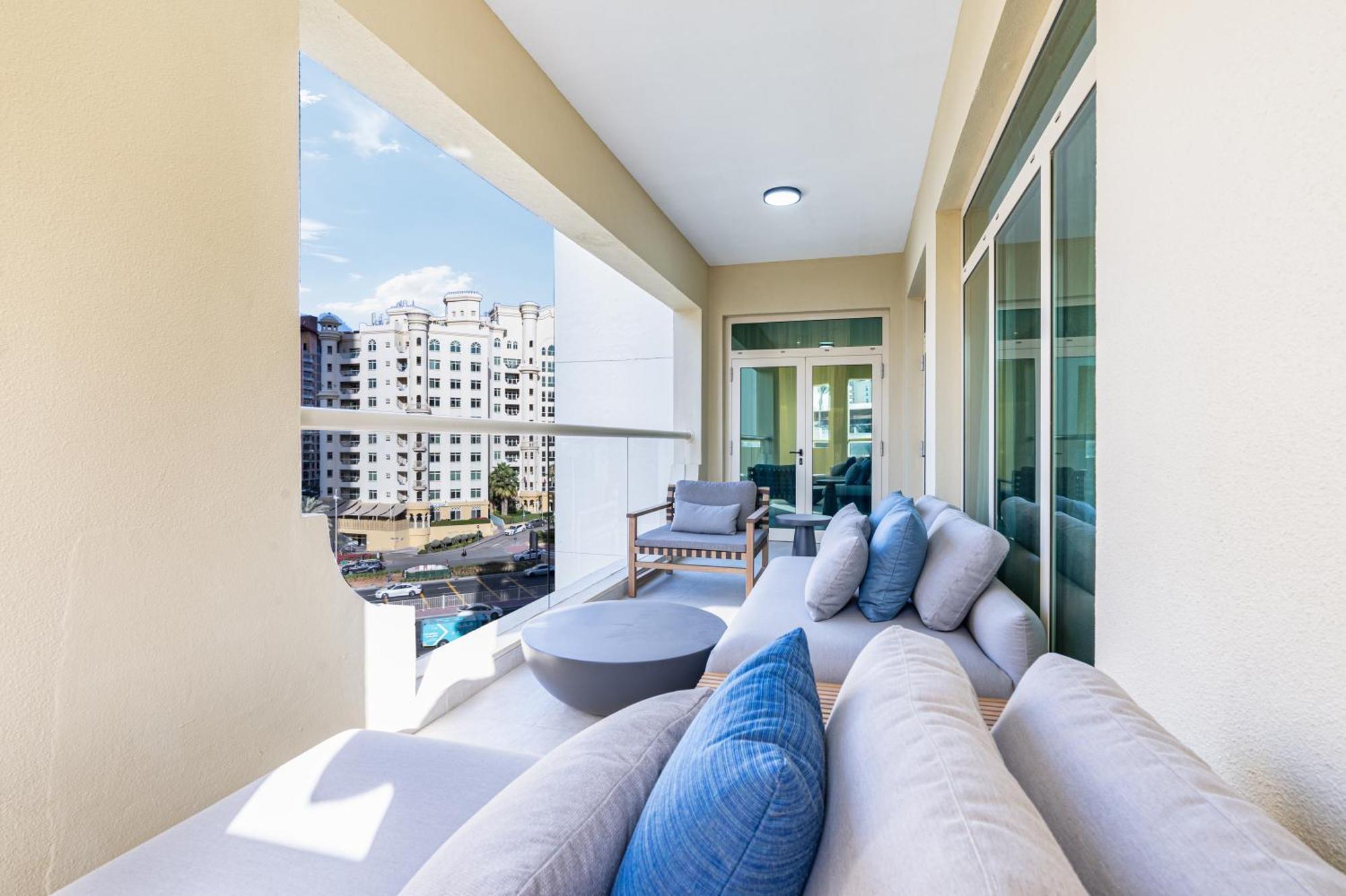 Incredible Palm Next To Mall With Access * Dubai