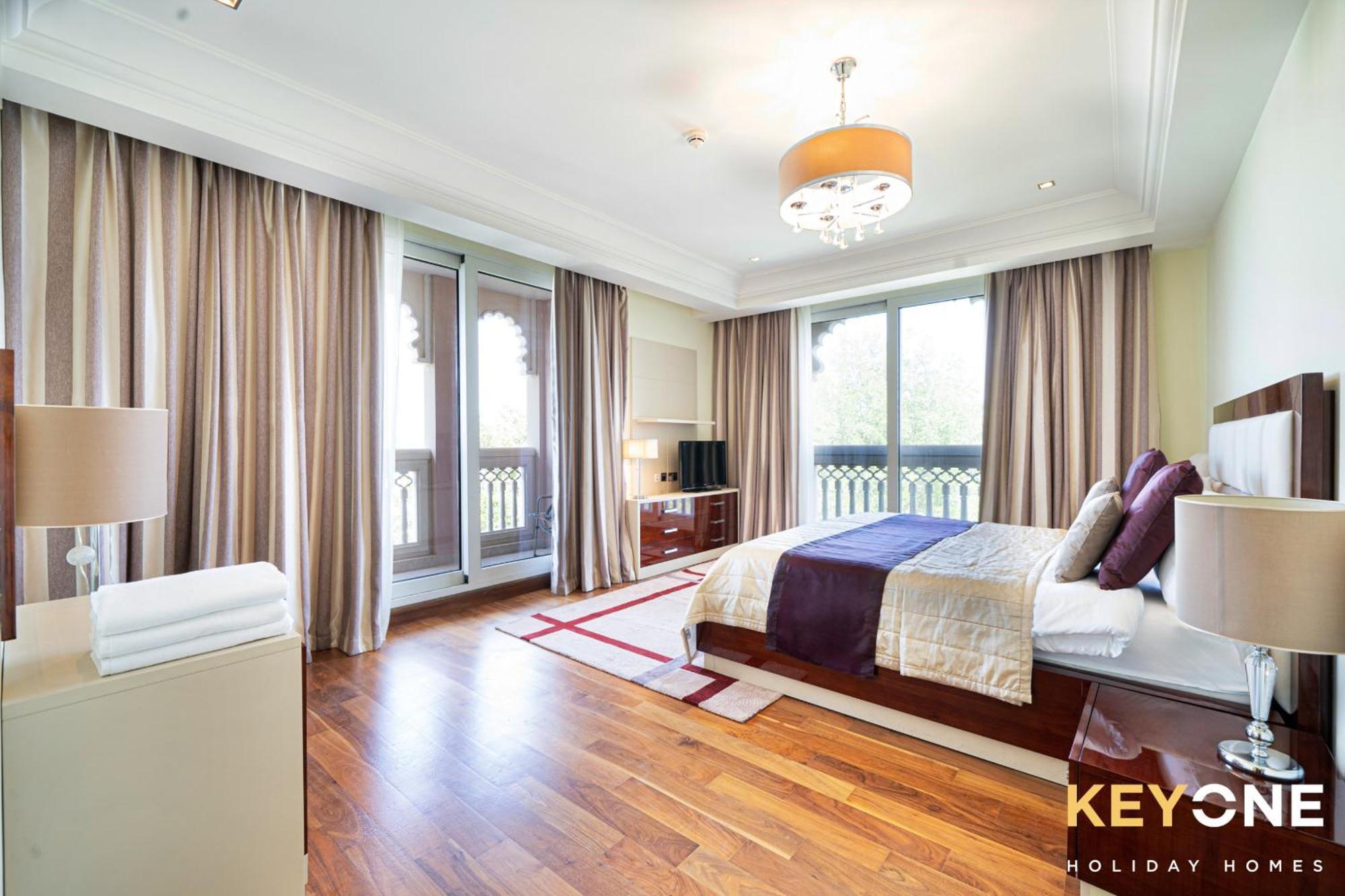 Two Bedroom And Small Room With Beach Access *