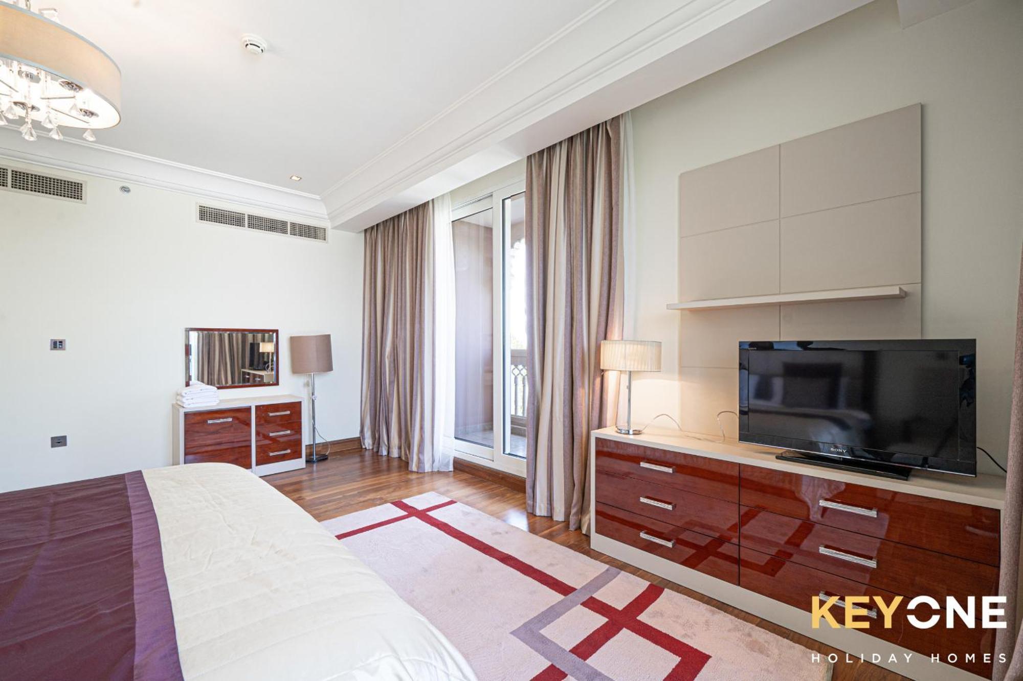Two Bedroom And Small Room With Beach Access Apartment