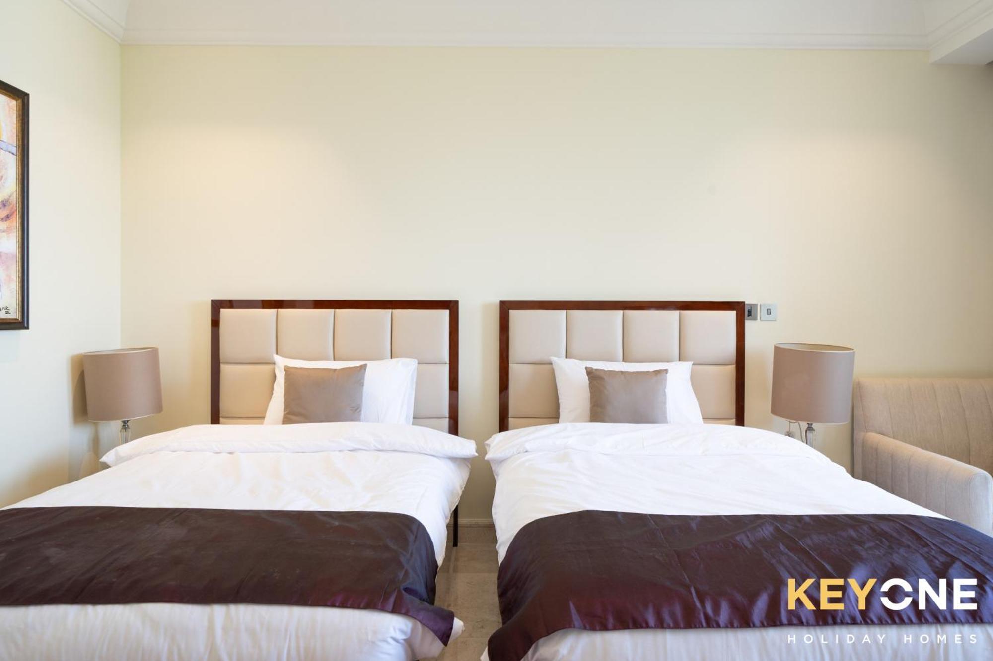 Two Bedroom And Small Room With Beach Access Apartment