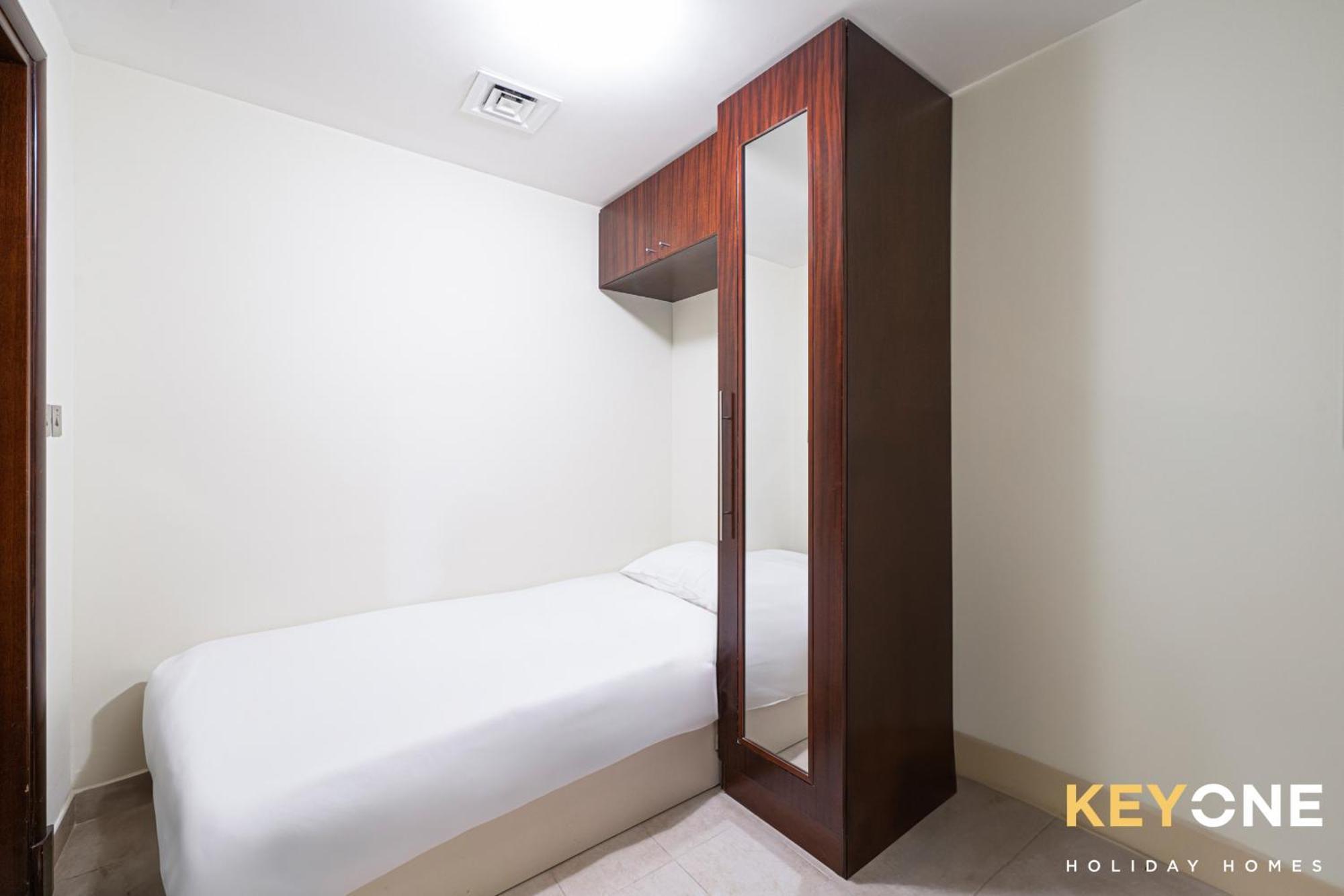 Two Bedroom And Small Room With Beach Access Dubai