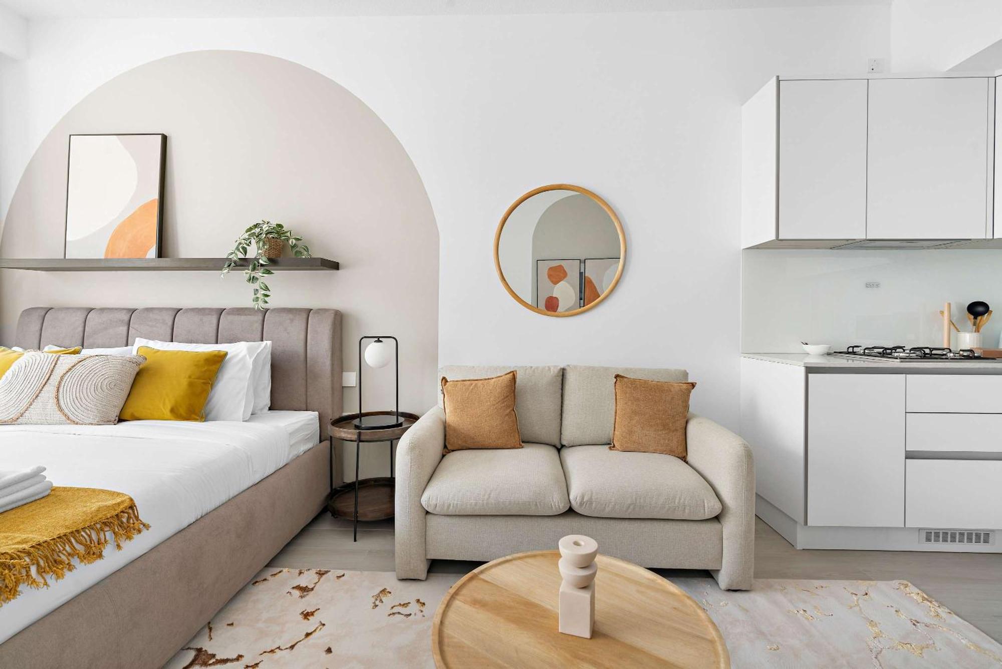 Silkhaus New In Jvc With Queen Bed Apartment *