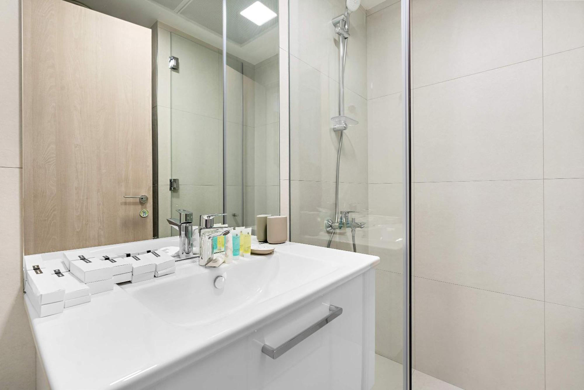 Apartment Silkhaus New In Jvc With Queen Bed Dubai