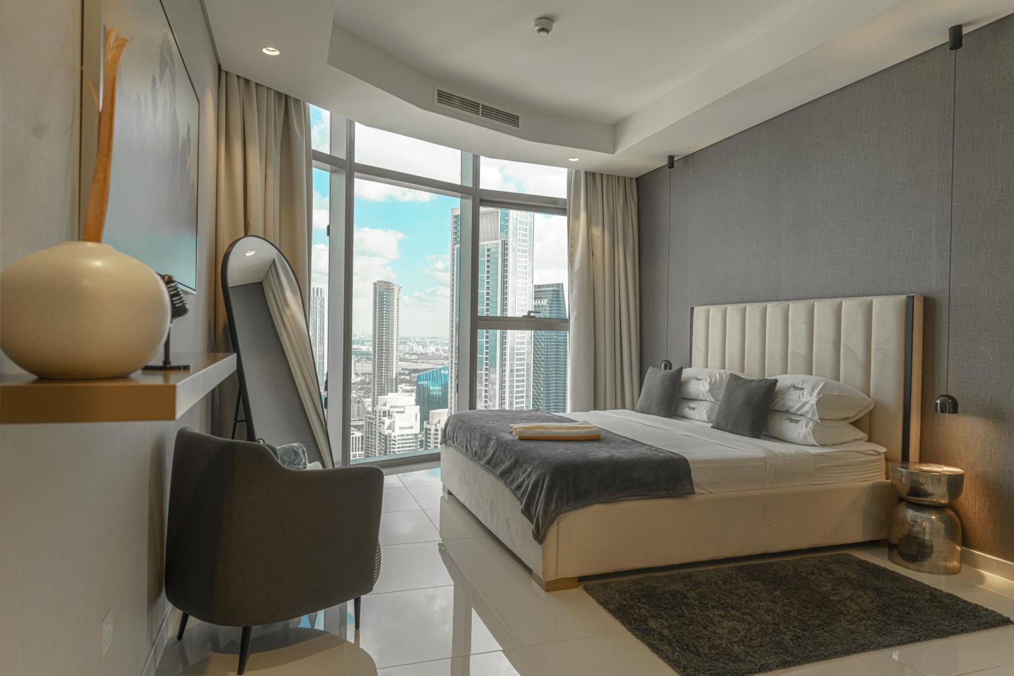 Apartment Paramount Tower And Residences With Infinity Sky Pool