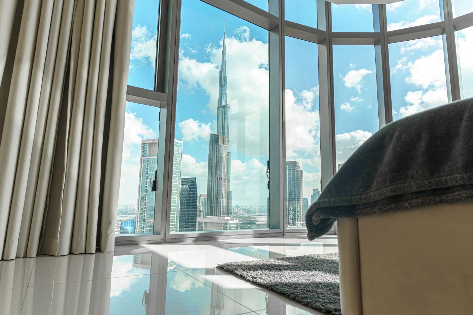Paramount Tower And Residences With Infinity Sky Pool *