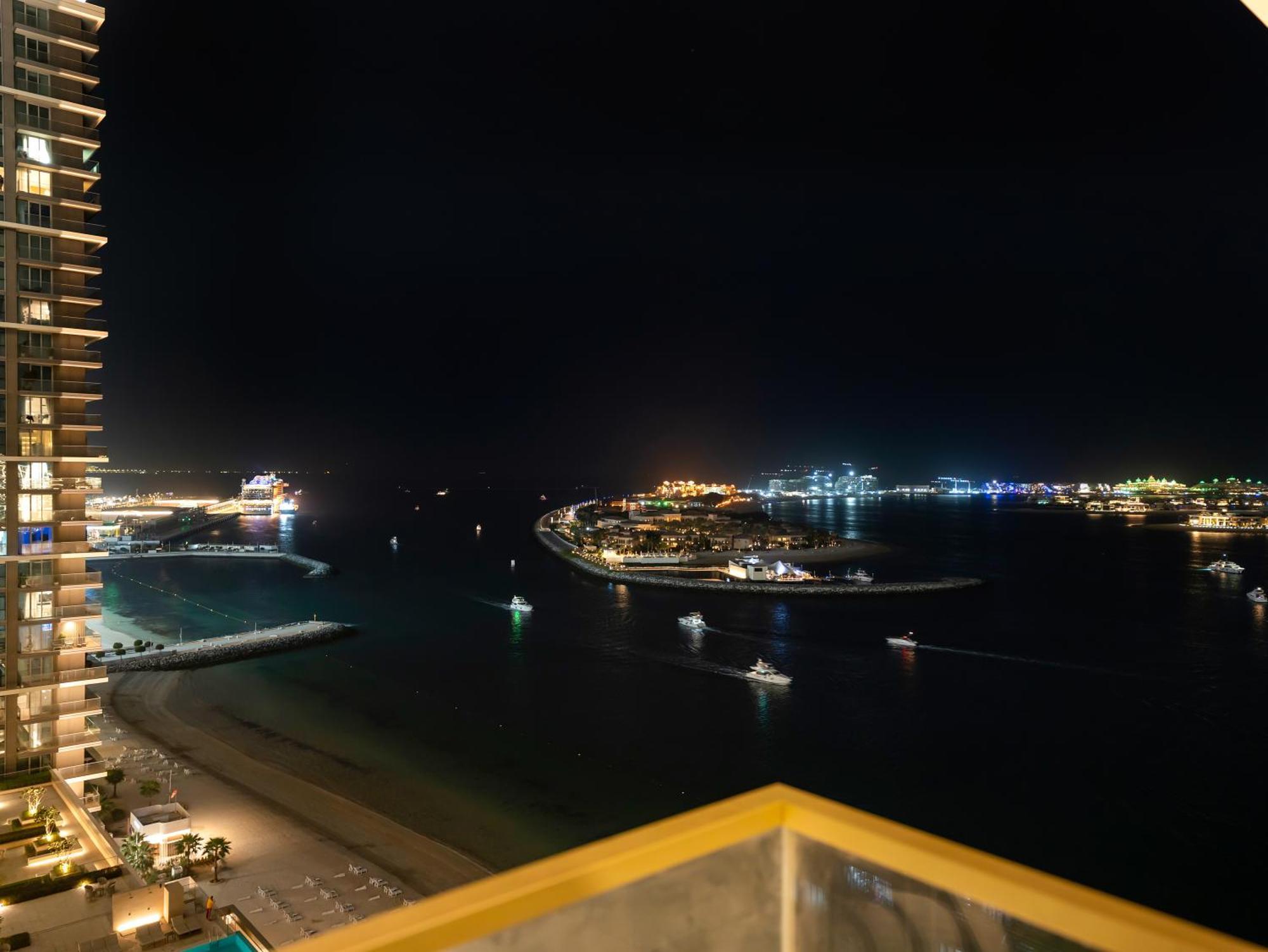 Ultra-luxury 2 Bedroom Beachfront Escape With Sea Views Apartment *