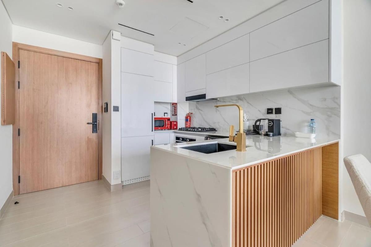 Exceptional 1br Flat Wbalcony Gym & Pool In Jvc *