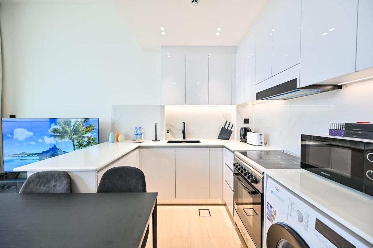 Stunning 1 Bdr Luxury At Jvc Apartment Dubai