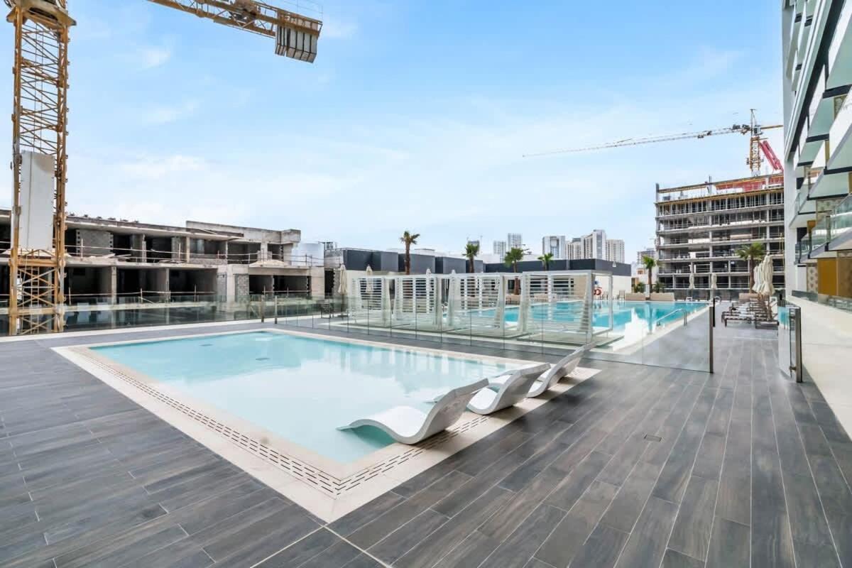 Exceptional 1br Flat Wbalcony Gym & Pool In Jvc *