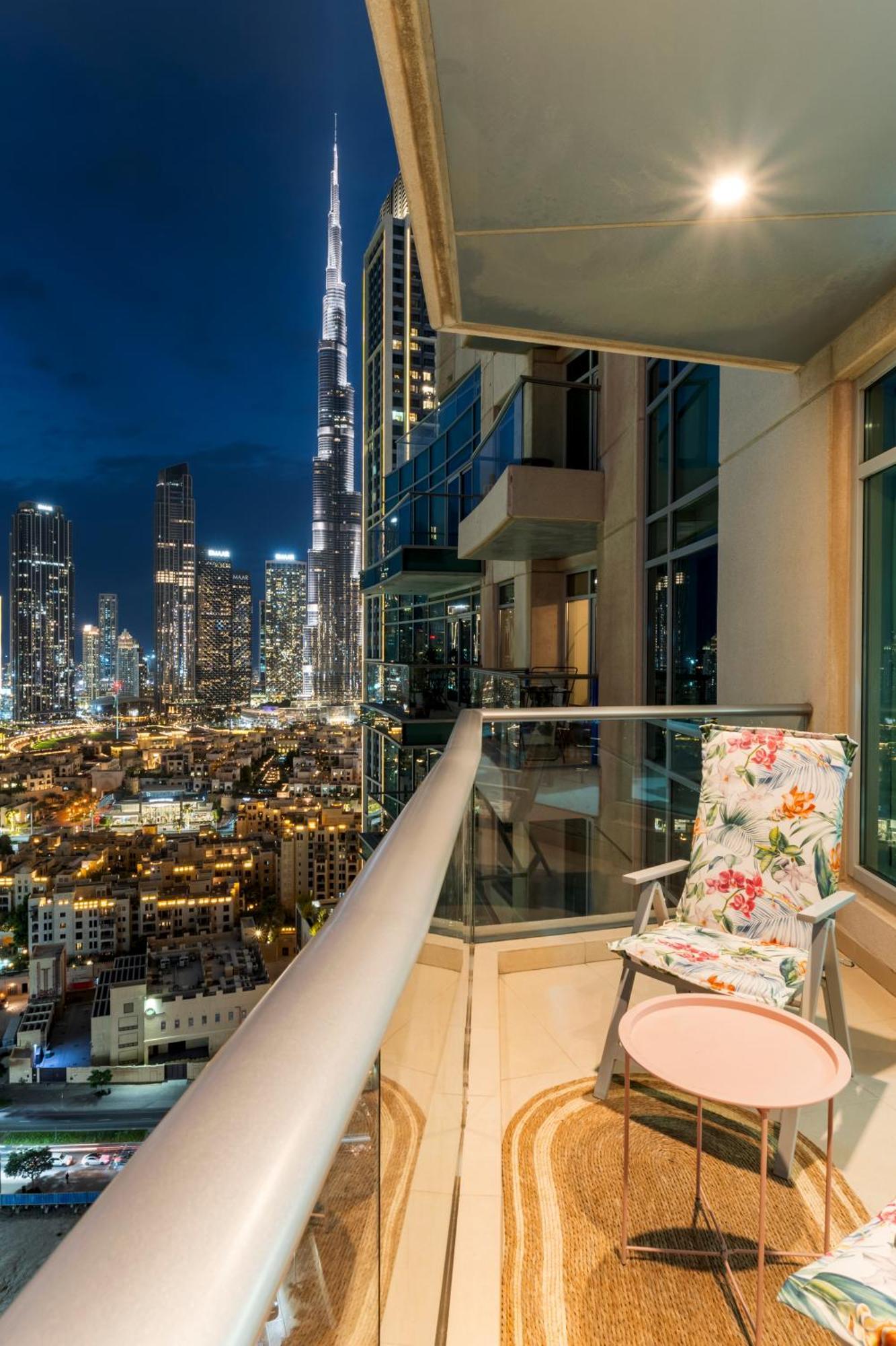 Stylish 1 Bedroom - Burj Khalifa View- 5Mn Walk To Dubai Mall-Apartment In Burj Views Tower *