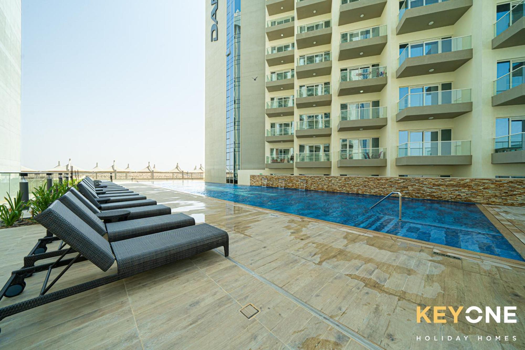 Modish One Bedroom Apartment *