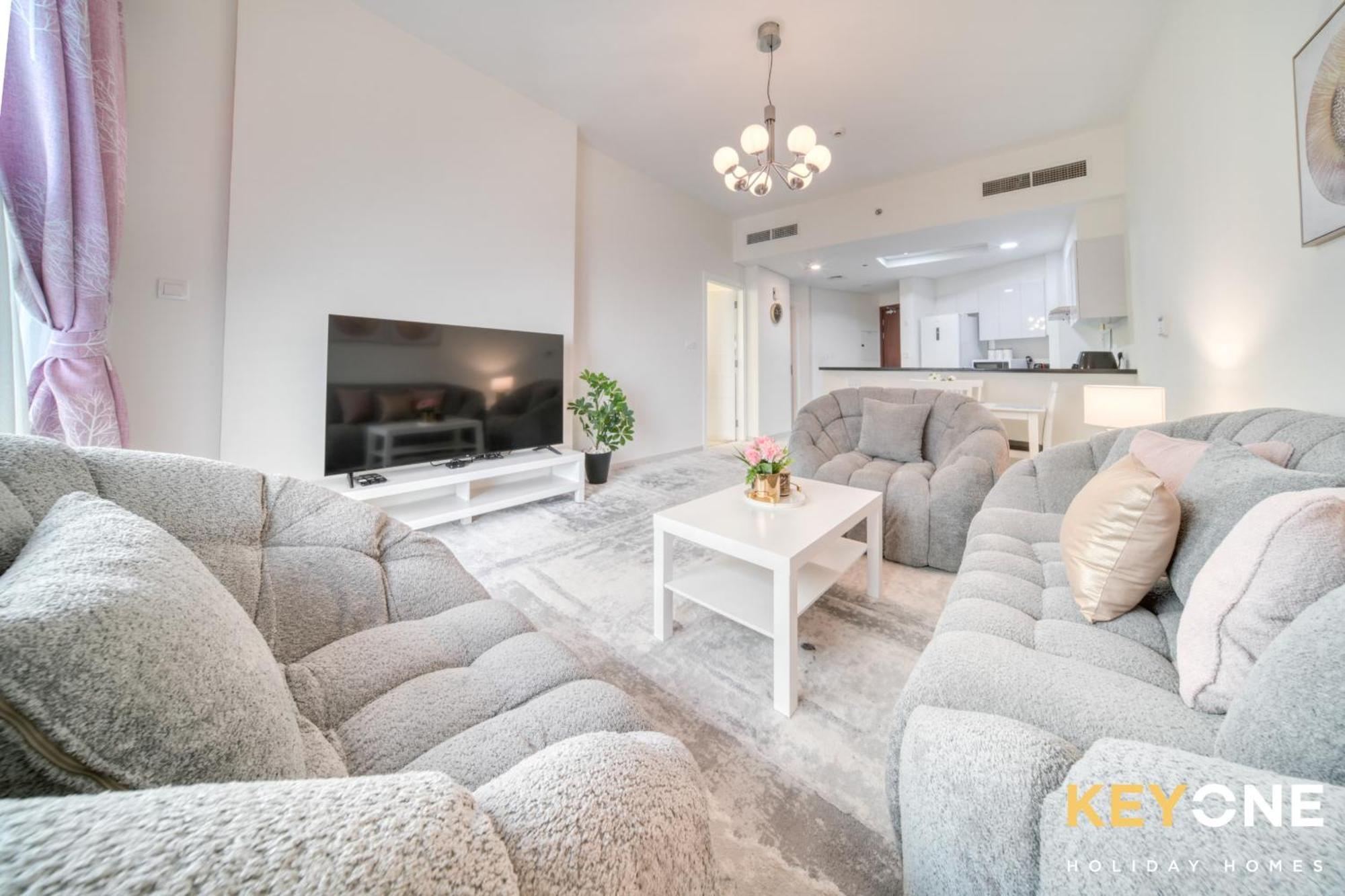 Modish One Bedroom Apartment *