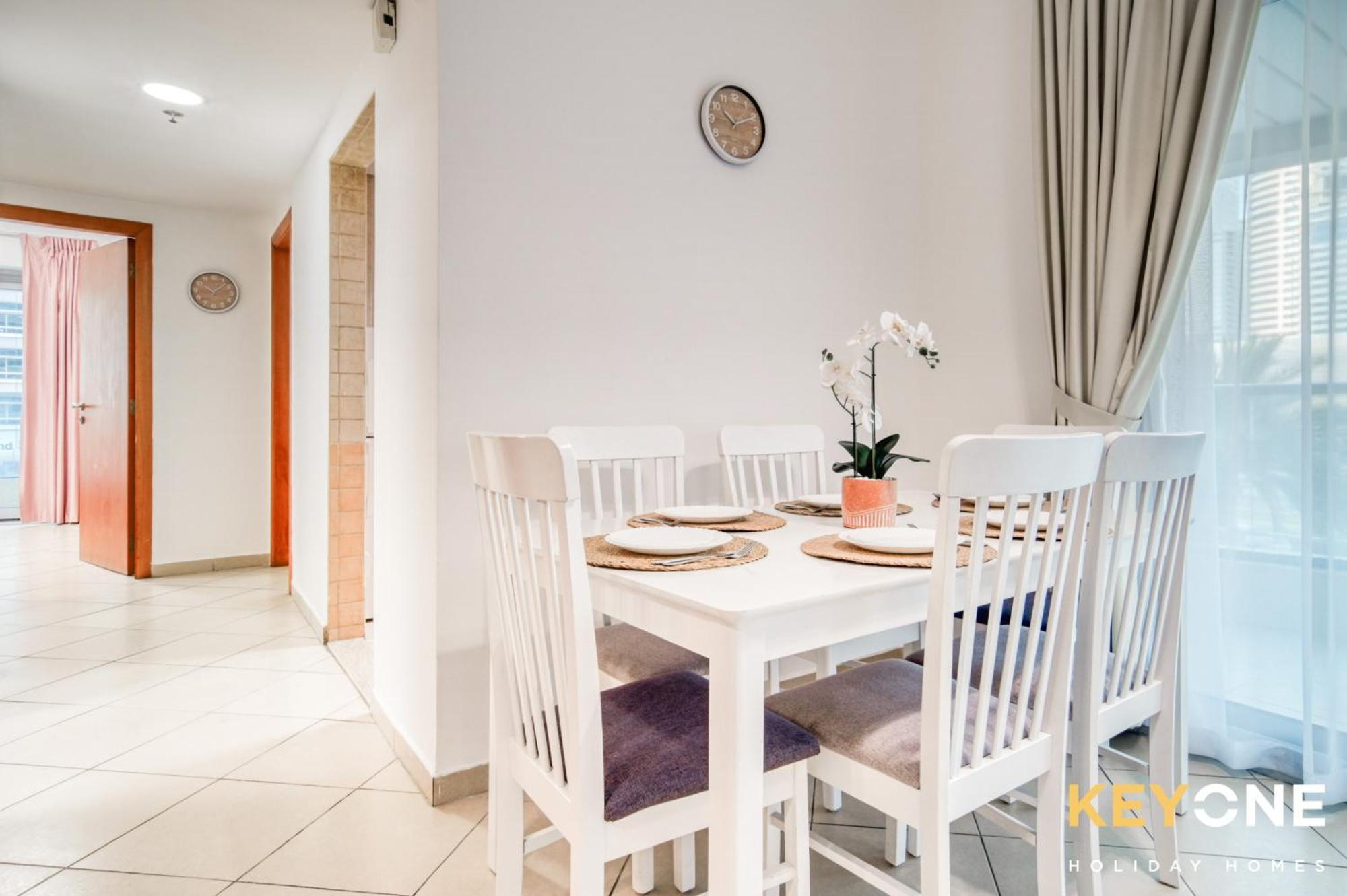 Elegant Two Bedroom In Marina Apartment *