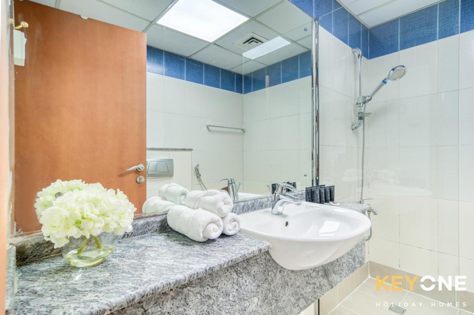 Apartment Elegant Two Bedroom In Marina *