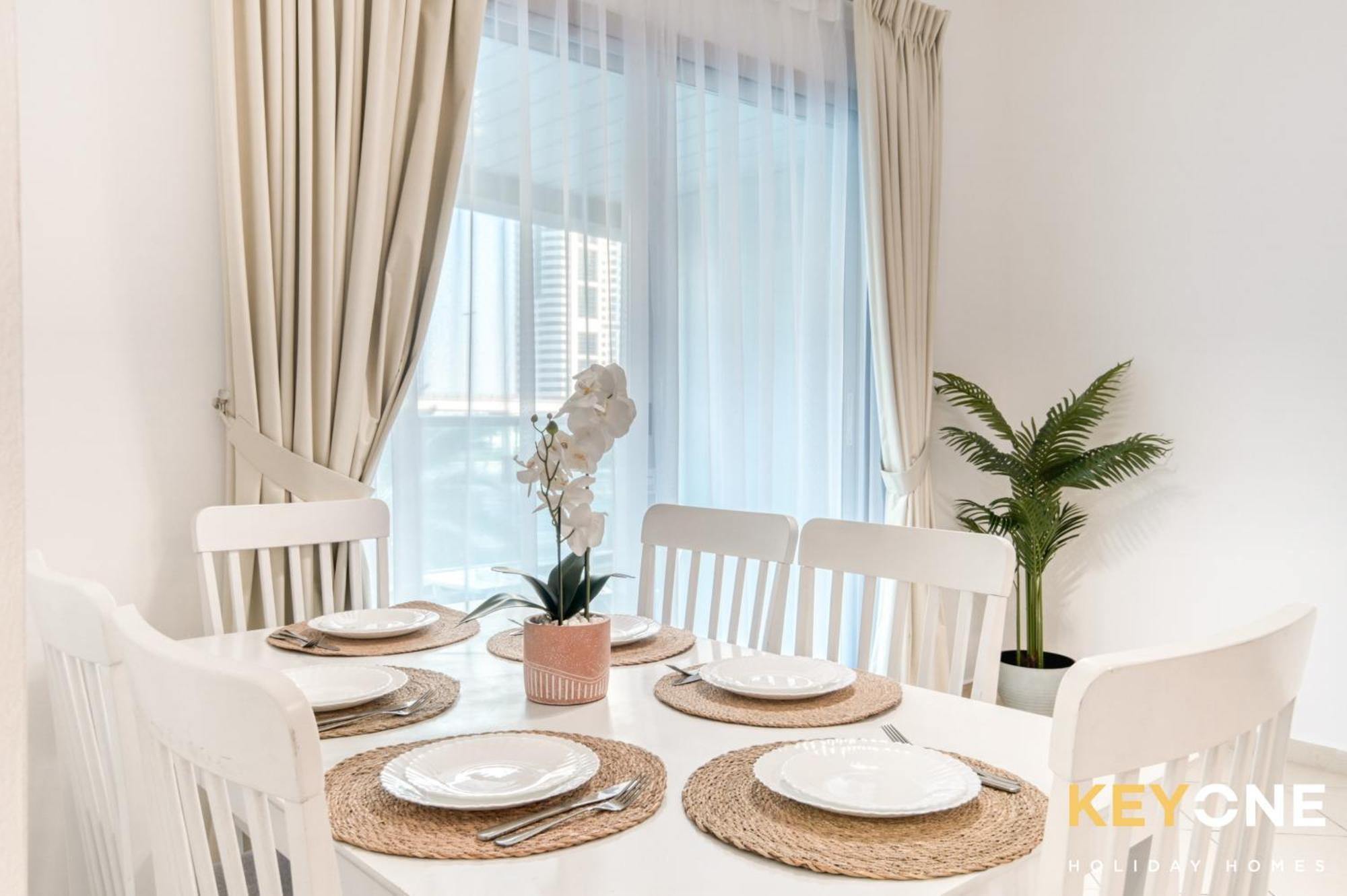 Elegant Two Bedroom In Dubai Marina Apartment