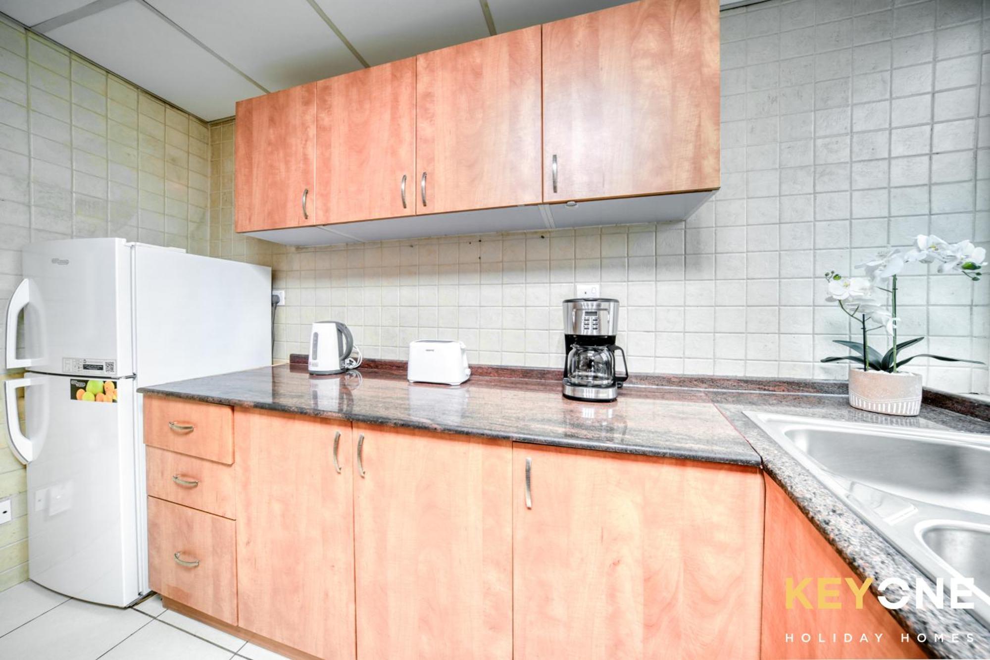 Elegant Two Bedroom In Marina Apartment *