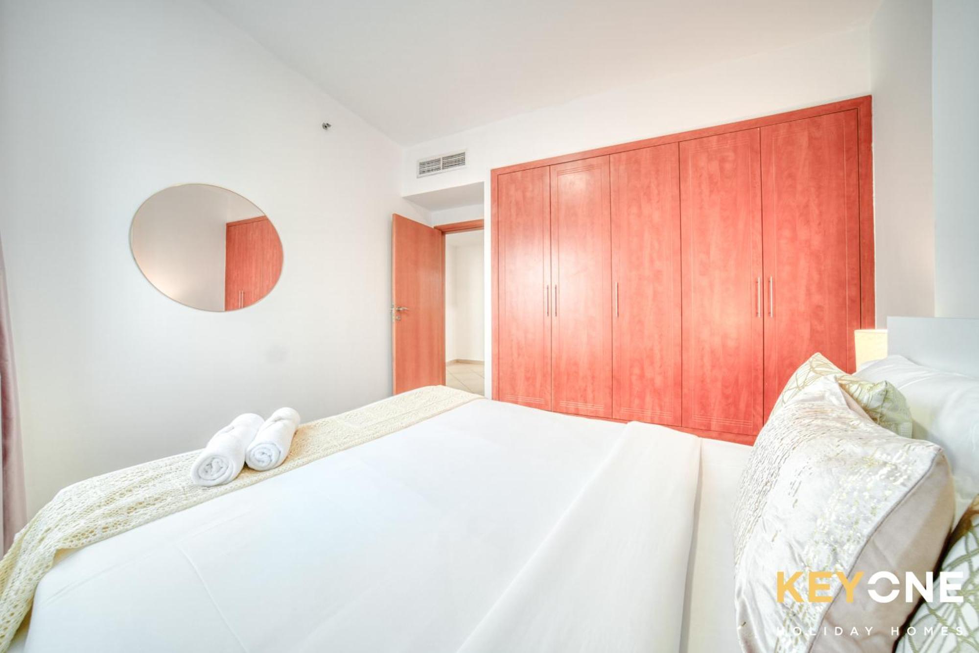 Elegant Two Bedroom In Marina