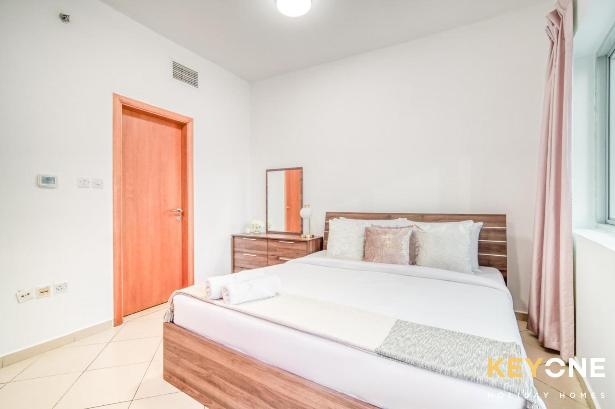 Apartment Elegant Two Bedroom In Dubai Marina