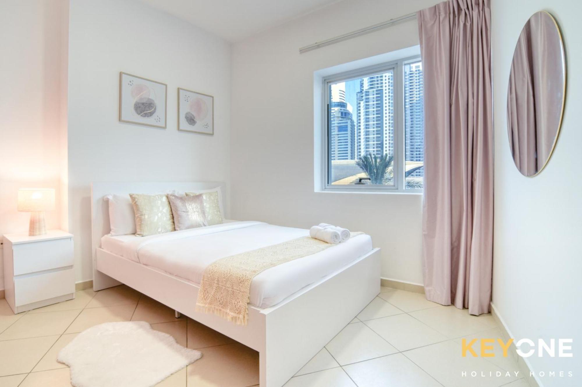 Elegant Two Bedroom In Marina Apartment *