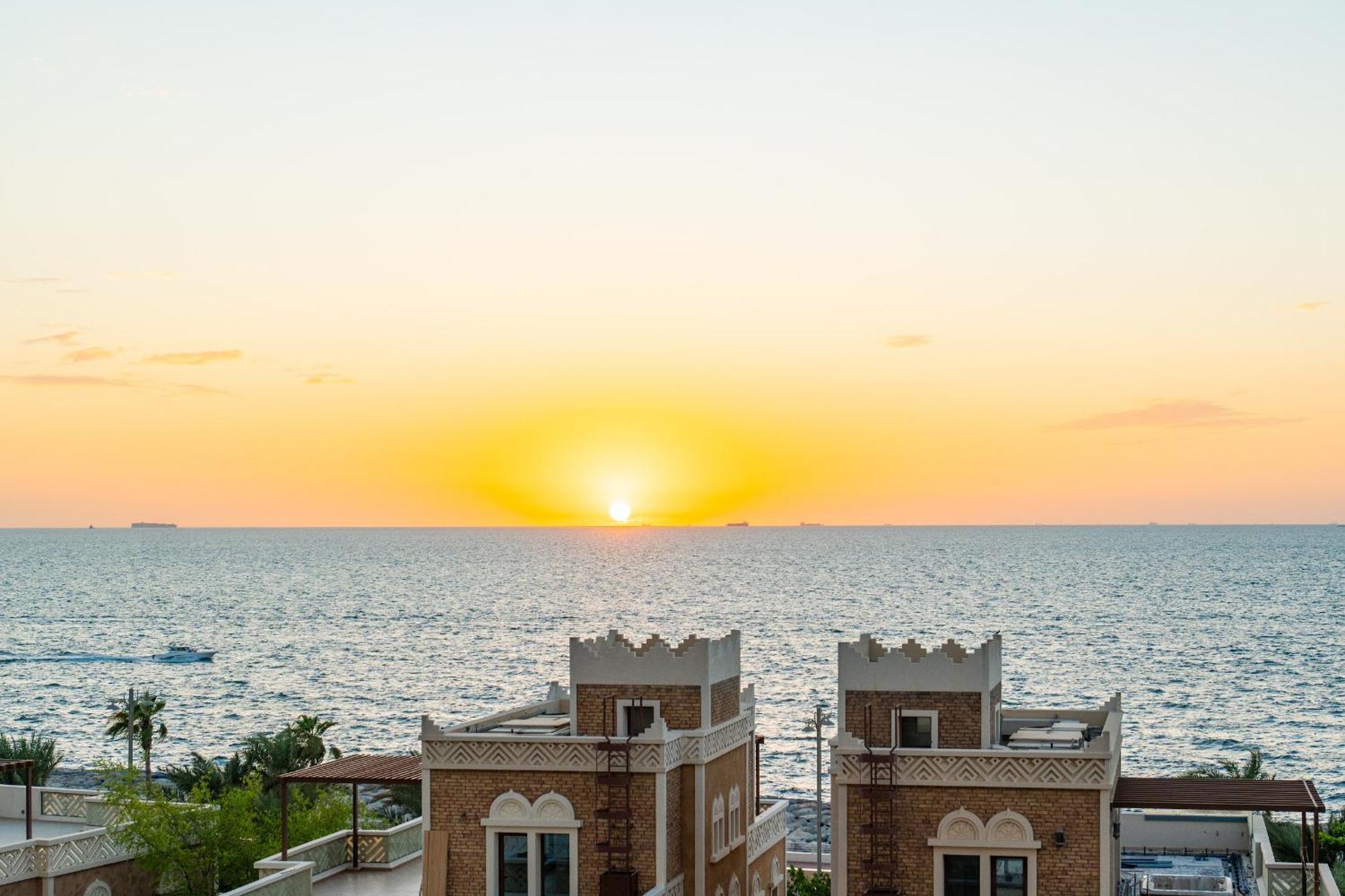 Apartment Spacious 2br - Private & Sea & Skyline Views
