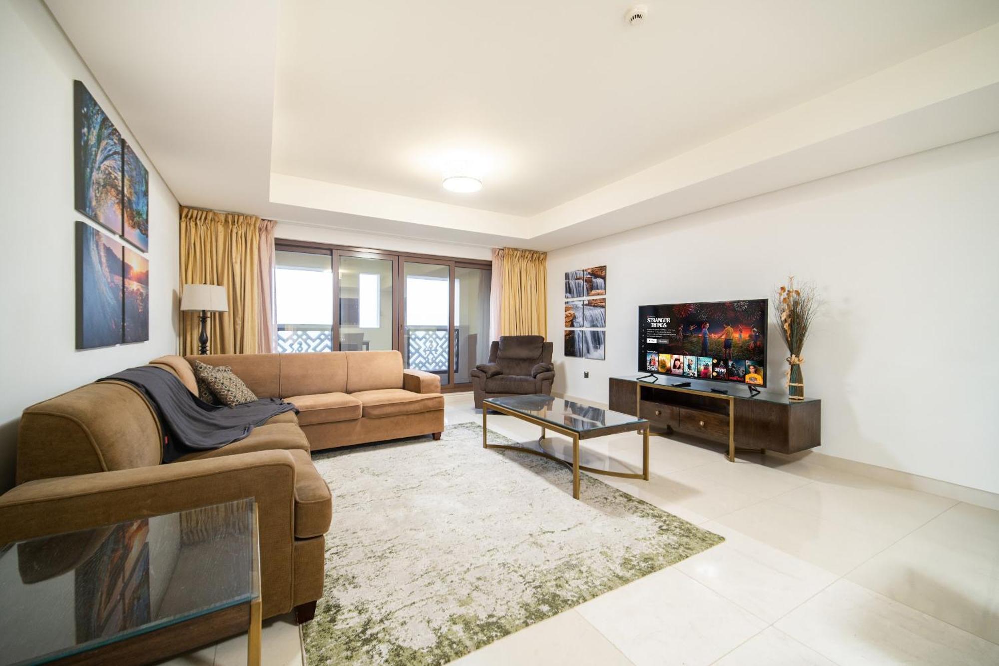 Spacious 2br - Private & Sea & Skyline Views * Dubai