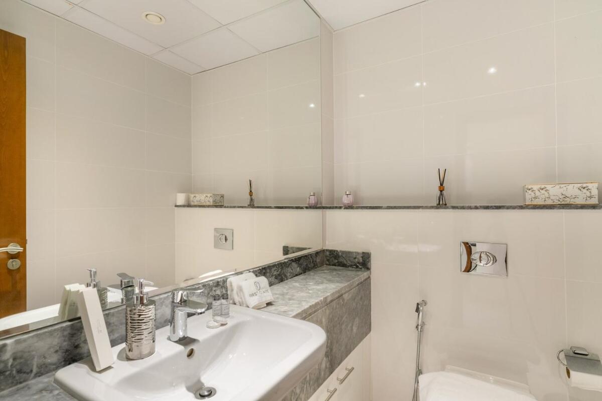 First Class 2br Stylish With Stunning Views * Dubai