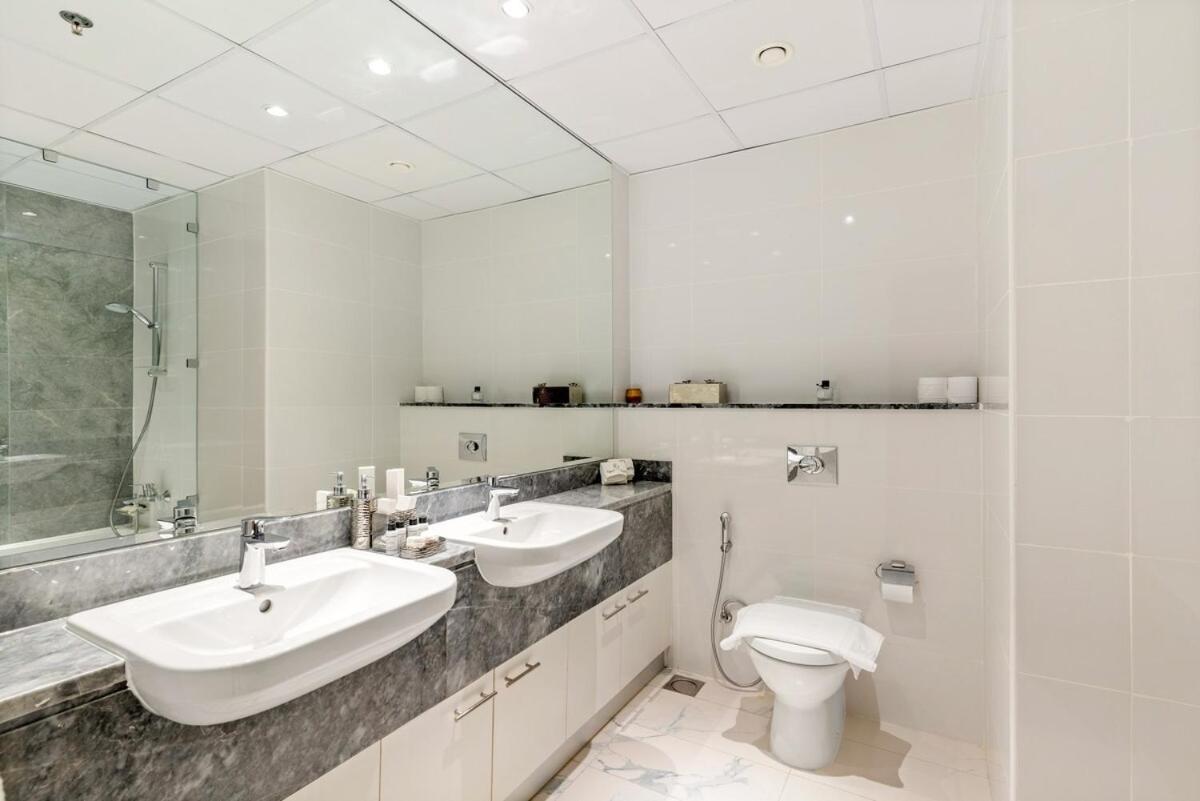 First Class 2br Stylish With Stunning Views * Dubai