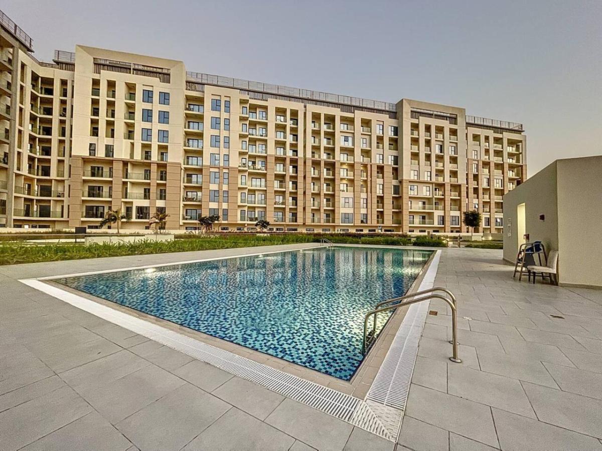 Rukan - Chic In Dubailand *