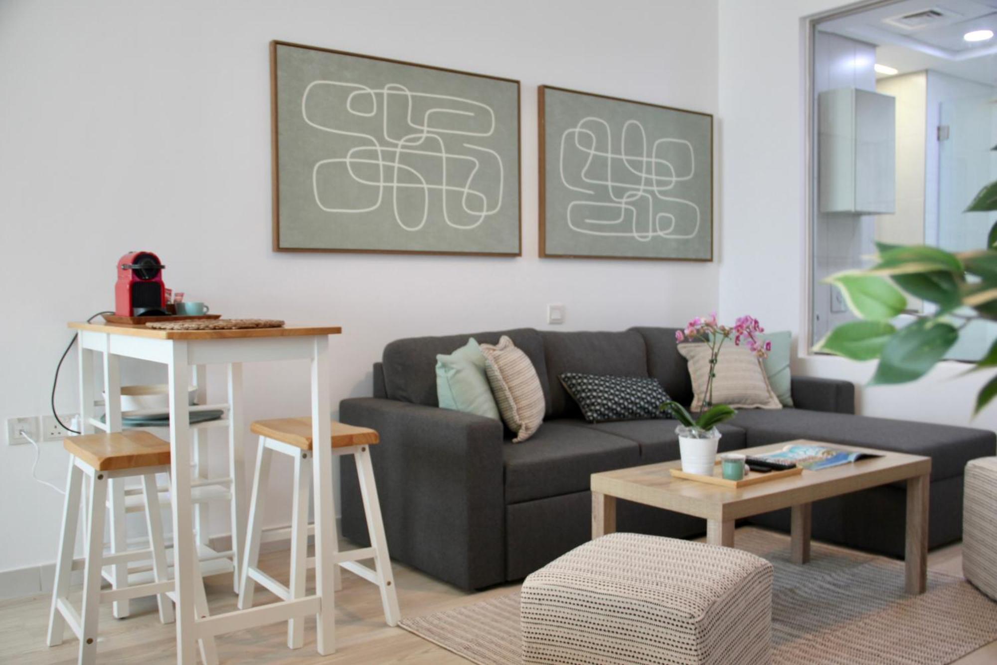 Upgraded & Cozy Boutique In Palm Jumeirah Pv7 *