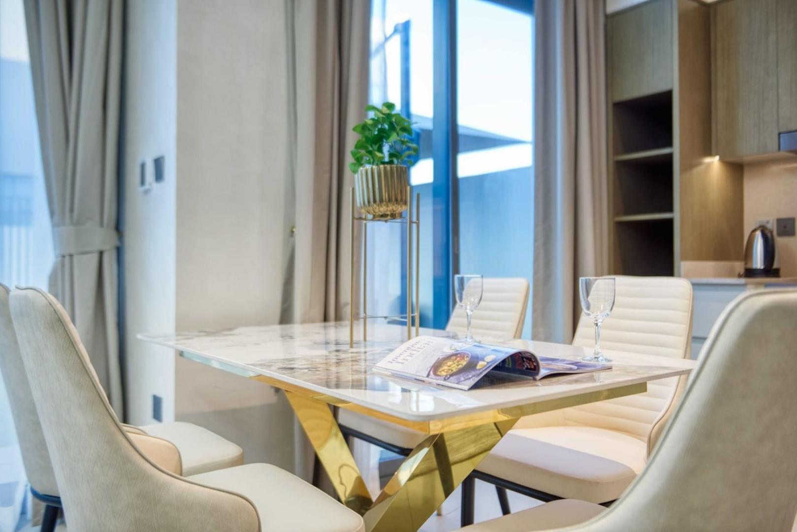 Golden Oasis- Luxury 3br With Maids *