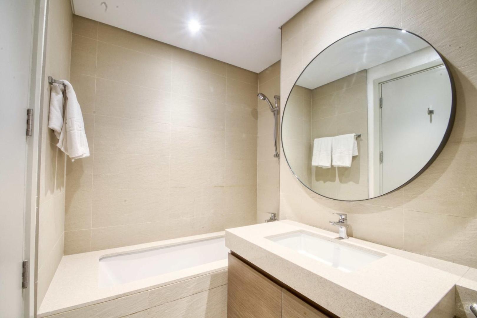 Golden Oasis- Luxury 3br With Maids Dubai