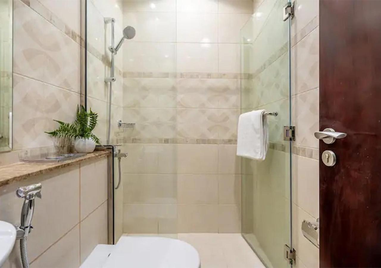 Apartment With Canal And Sea Views Close To Metro *