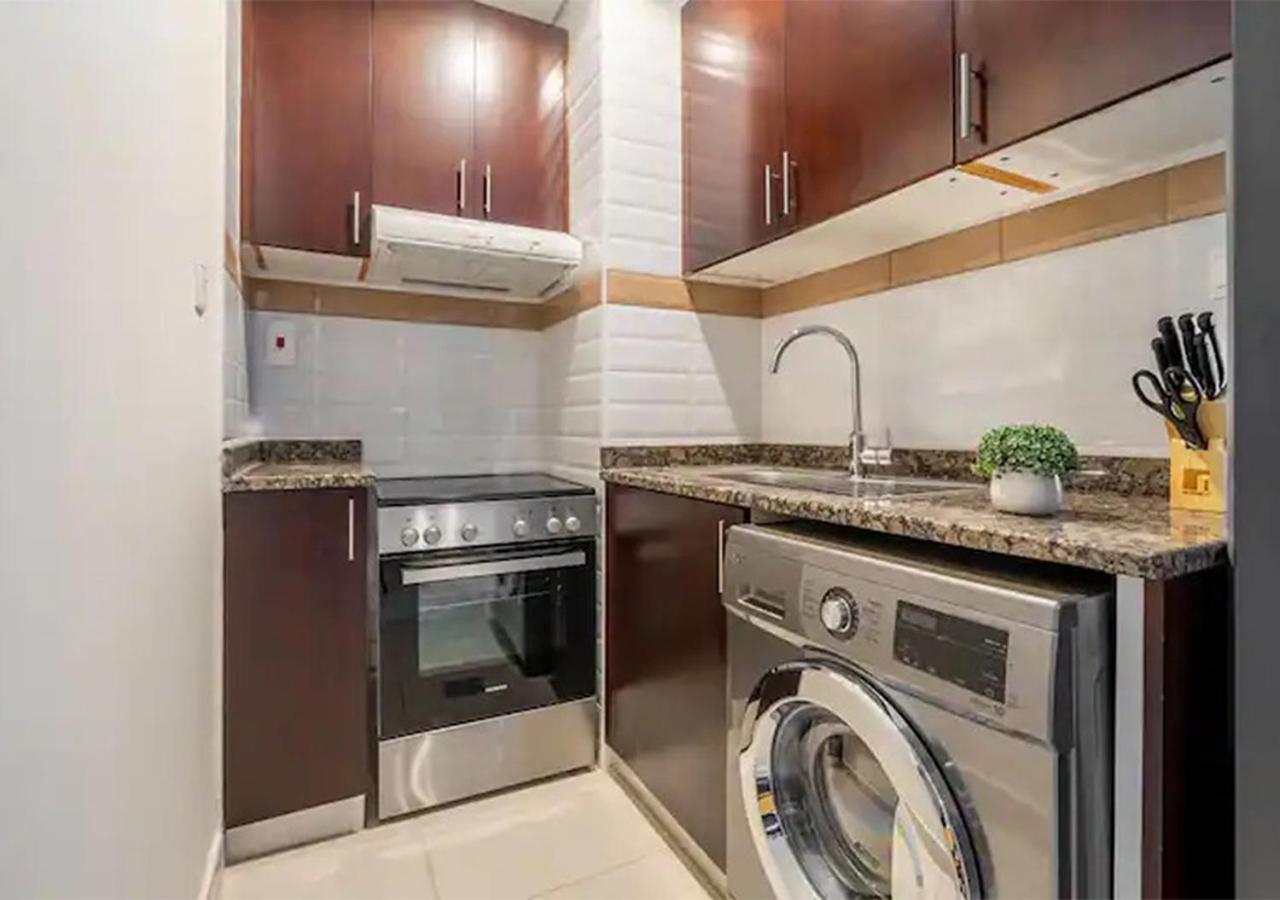 With Canal And Sea Views Close To Metro Apartment *