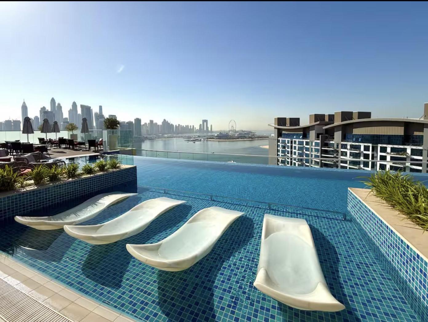 Palm Jumeirah Beachfront With Amazing Infinity Pool And Private *