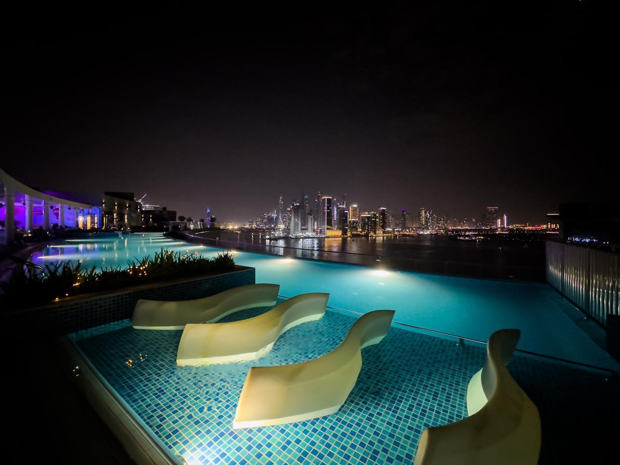 Palm Jumeirah Beachfront With Amazing Infinity Pool And Private Dubai
