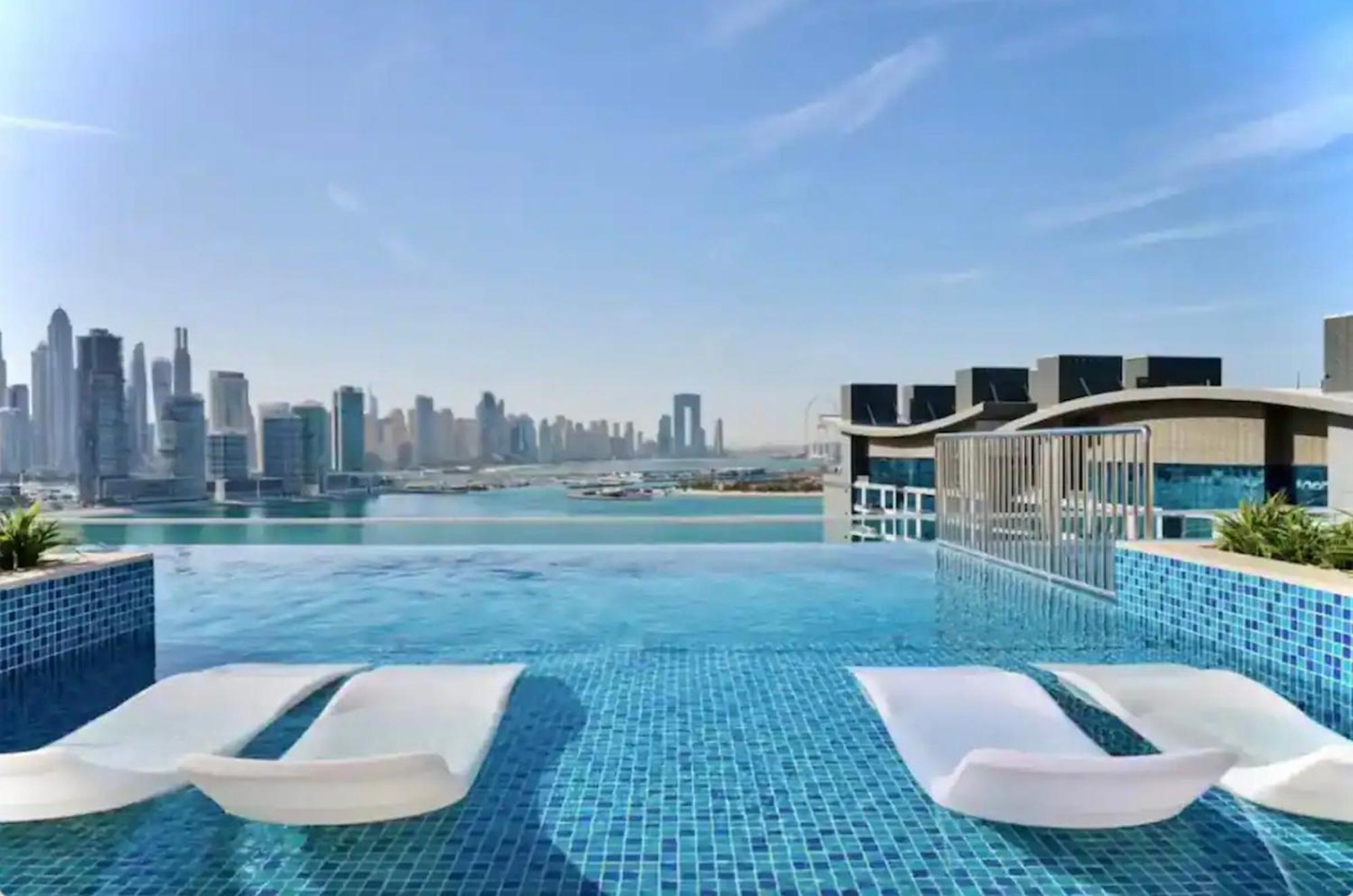 Apartment Palm Jumeirah Beachfront With Amazing Infinity Pool And Private Dubai