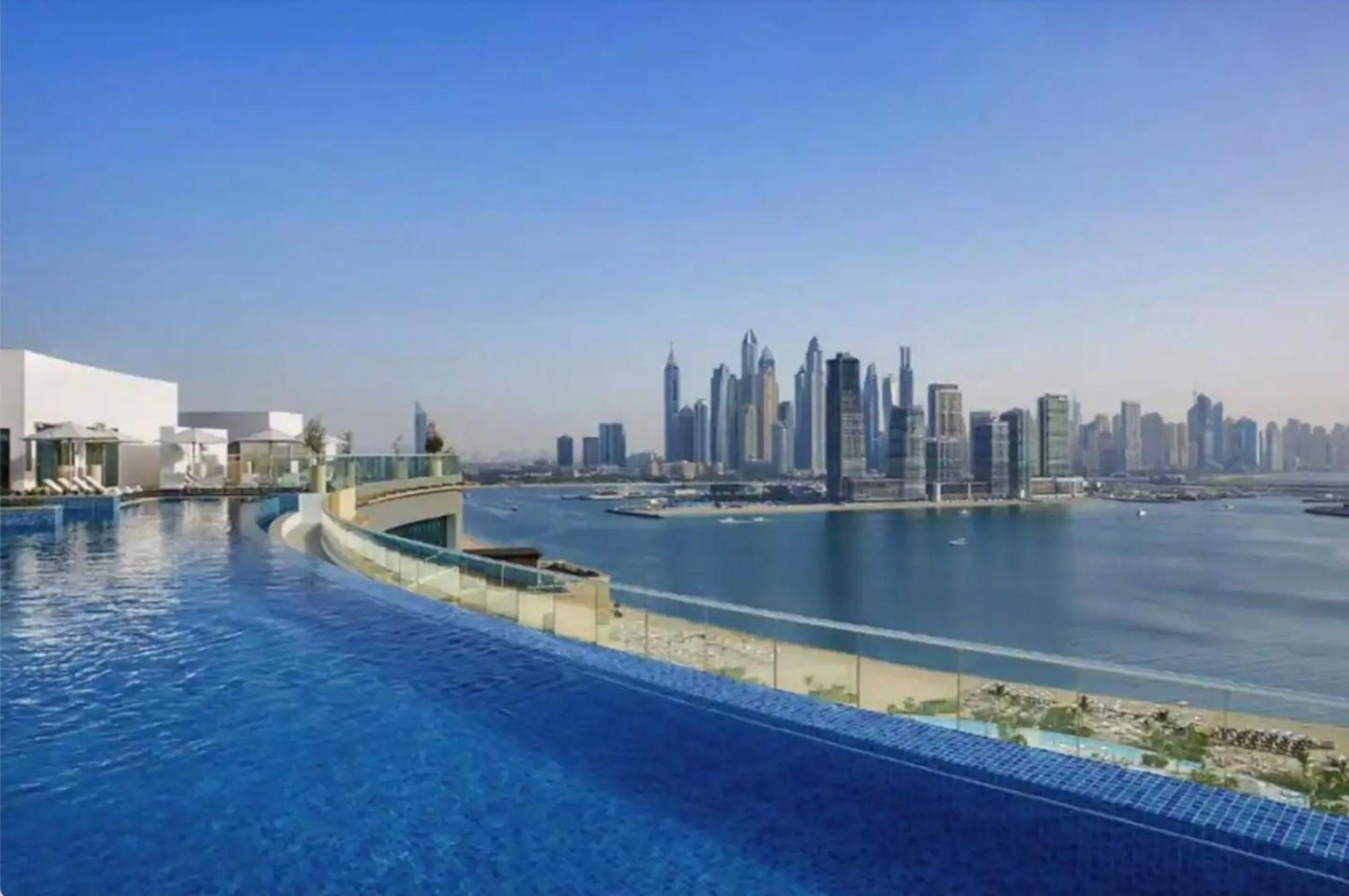 Palm Jumeirah Beachfront With Amazing Infinity Pool And Private Dubai
