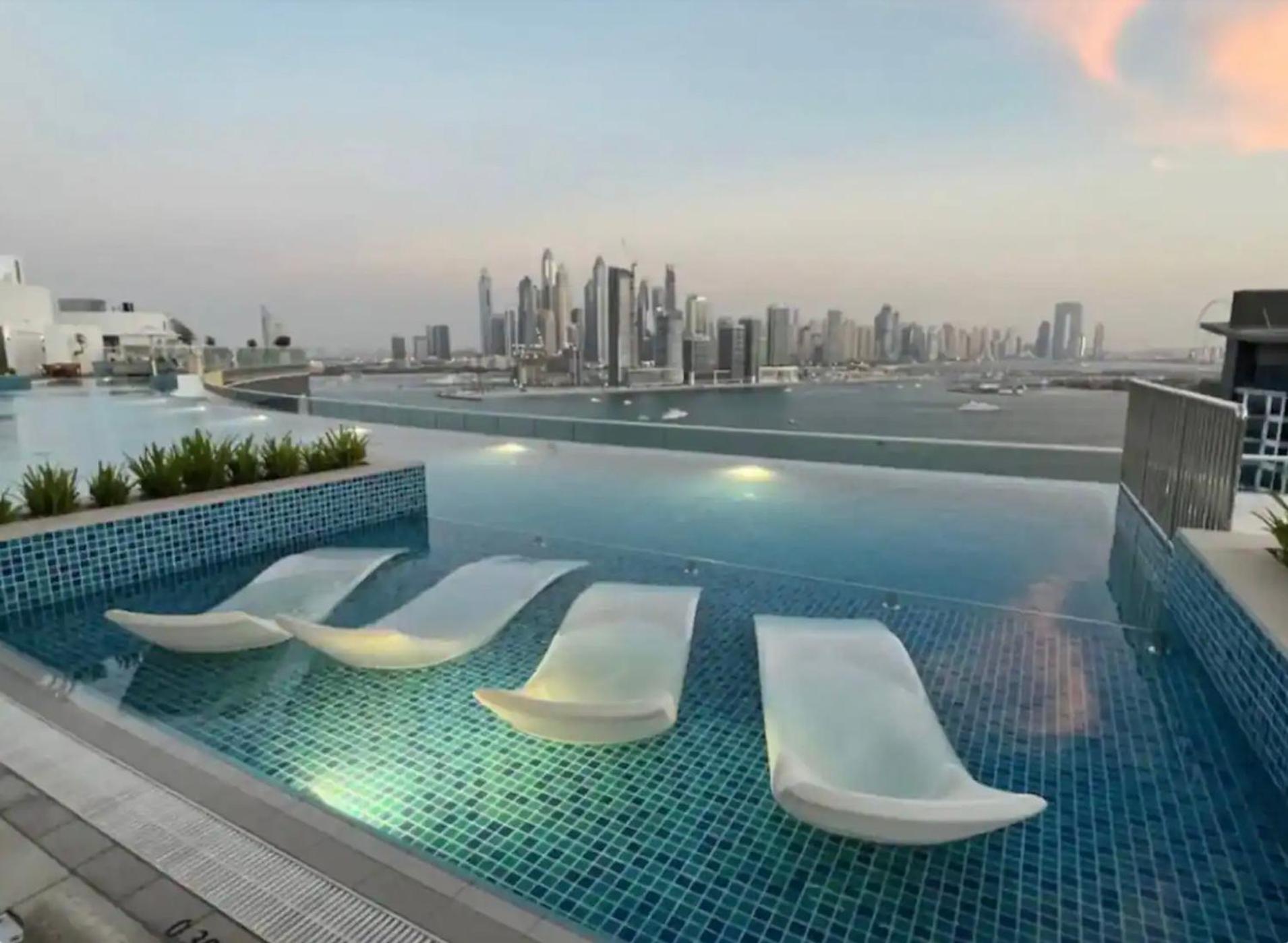 Palm Jumeirah Beachfront With Amazing Infinity Pool And Private Dubai