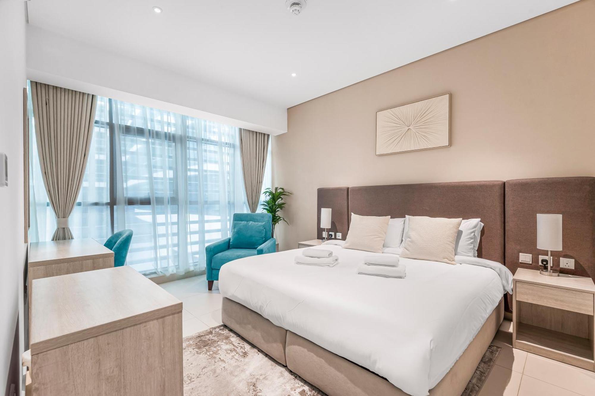 Palm Jumeirah Beachfront With Amazing Infinity Pool And Private Apartment Dubai
