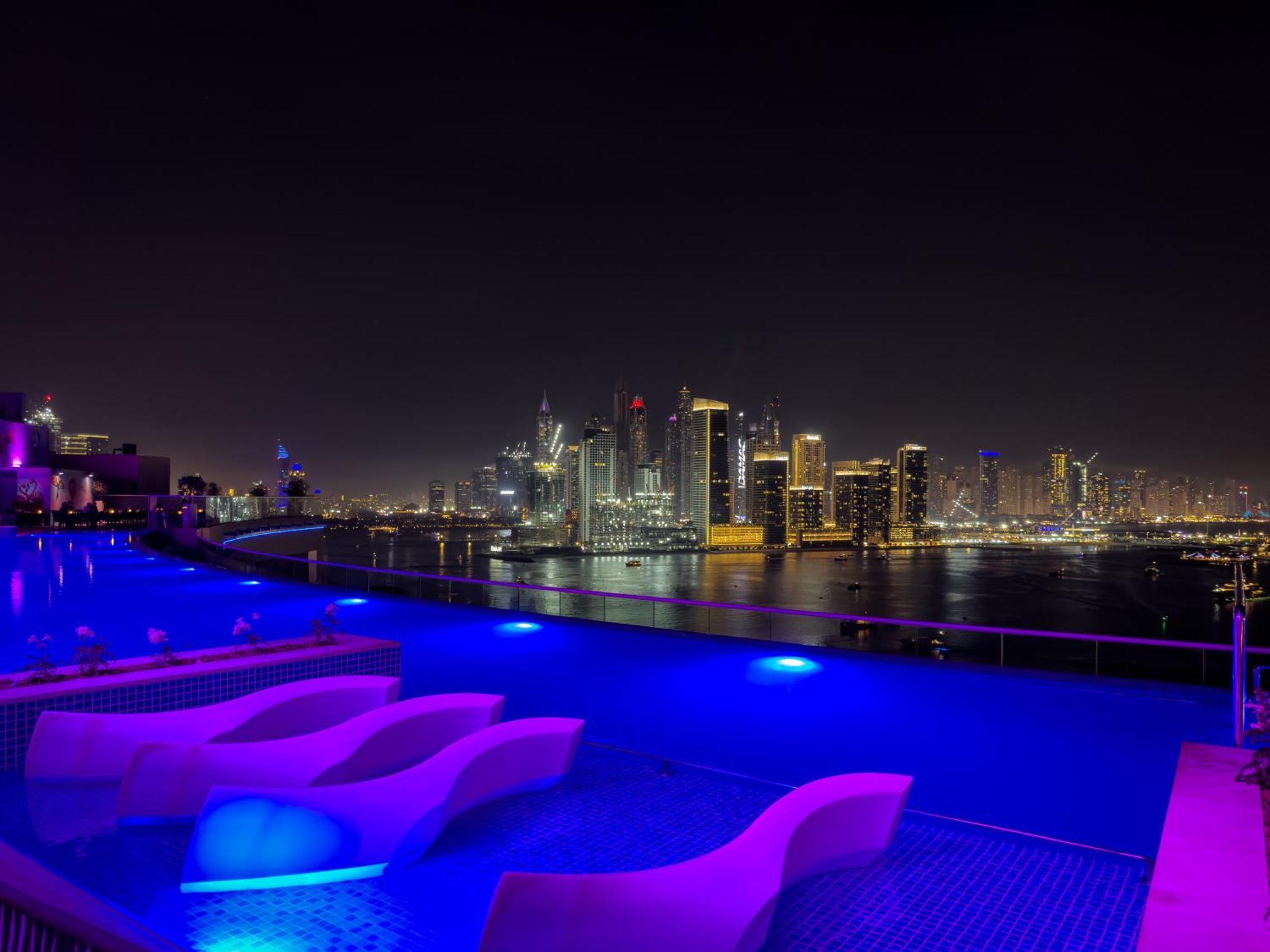 Palm Jumeirah Beachfront With Amazing Infinity Pool And Private * Dubai