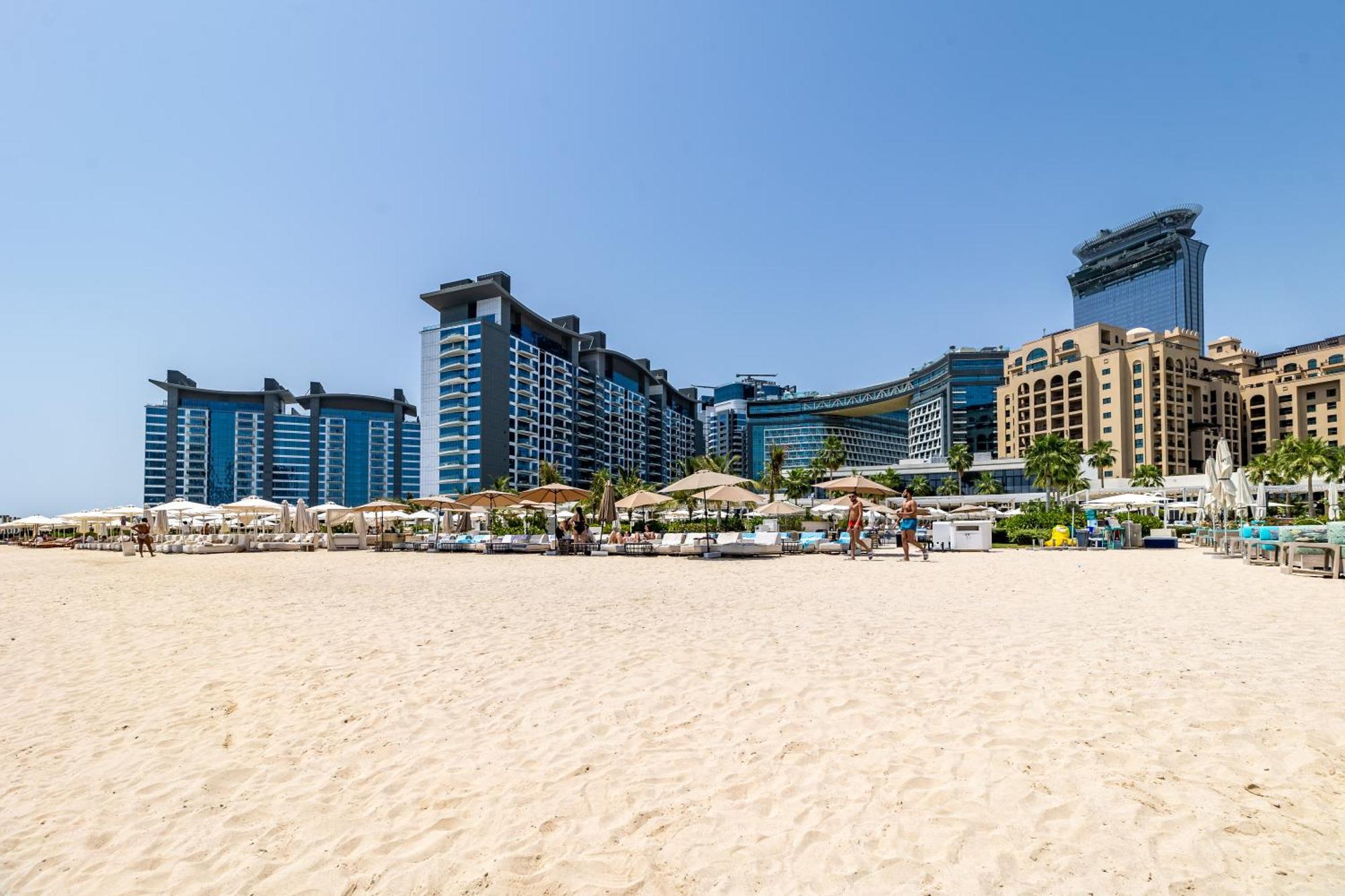 Apartment Palm Jumeirah Beachfront With Amazing Infinity Pool And Private Dubai
