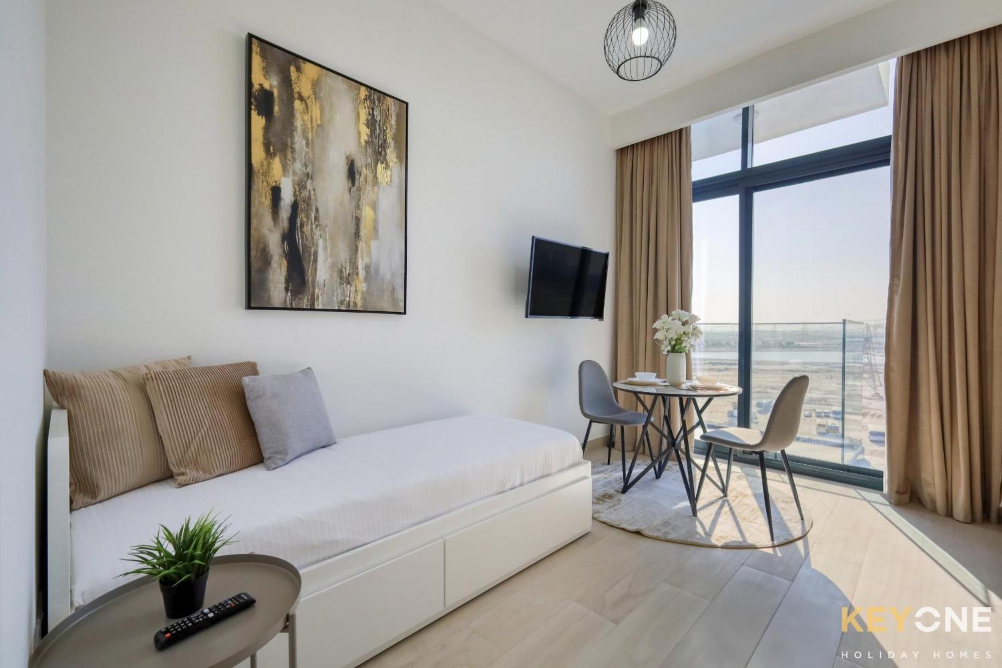 Azizi Riviera Chic & Cozy
