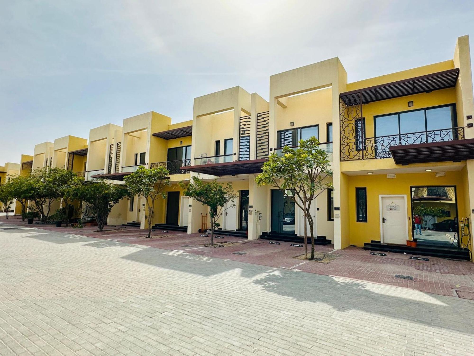 Villa Dubai- 1 Bedroom Townhouse *